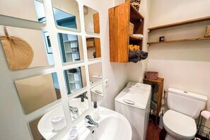 Dusch, hårtork och handdukar