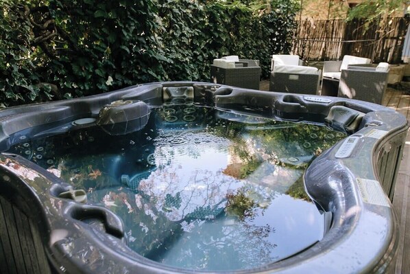 Bain à remous extérieur