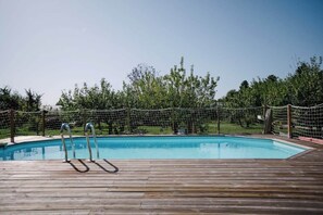 Pool - 84B4 - Glycine, suite in an 18th century Provencal farmhouse (Althen-des-Paluds)