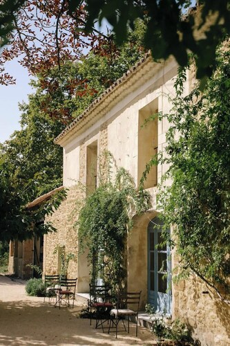 40m2 suite in 18th-century Provencal farmhouse