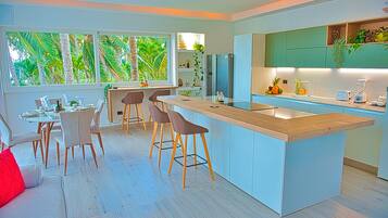 Apartamento superior, vista para a praia | Cozinha privada