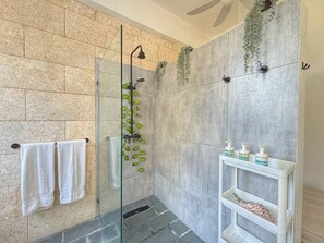 Family Room | Bathroom - MARINA BAY HOTEL BOUTIQUE (Las Terrenas)