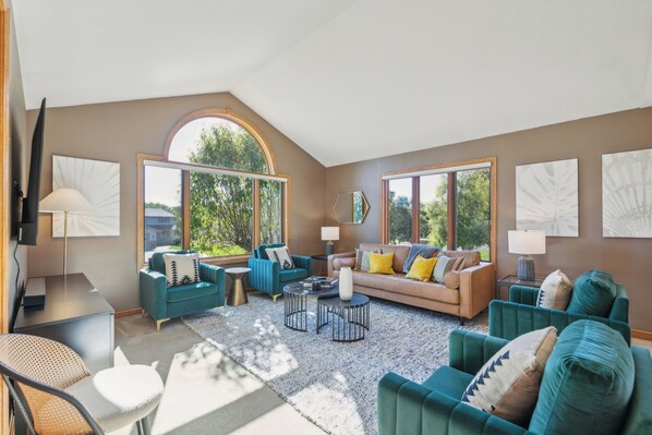 Smart TV, fireplace, table football, ping pong