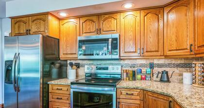 NEW! Sleeps 12, Fam. Friendly, Game Room. Dog OK!
