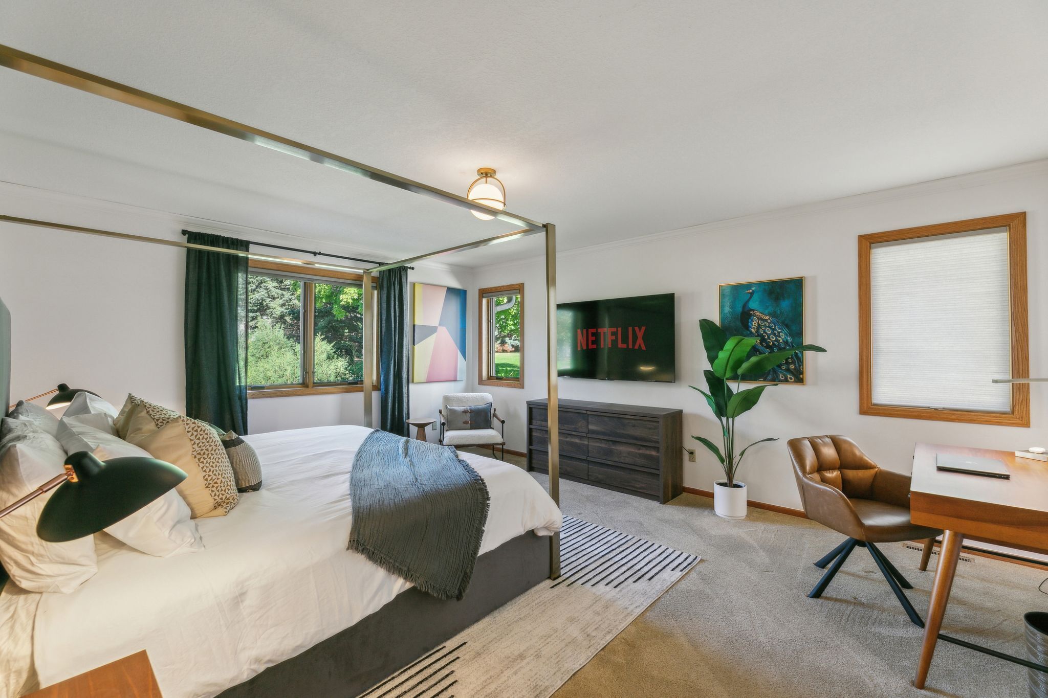 5 室のベッドルーム、デスク、アイロン / アイロン台、旅行用ベビーベッド