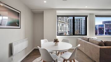 Apartment, City View | In-room dining
