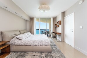 3 Schlafzimmer, Schreibtisch, Bügeleisen/Bügelbrett, Reisekinderbett