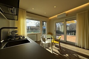 Fridge, microwave, stovetop, dishwasher