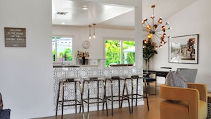 Dining - Stylish Desert Oasis - Private Pool & Spa, 3BR/2BA Luxury Stay close to Downtown (Palm Springs)