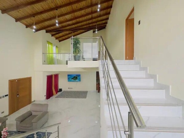 Interior - Spacious 5-bedroom villa in marvelous Jarabacoa with AC, WiFi (Jarabacoa)