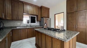 Fridge, microwave, stovetop, coffee/tea maker - Spacious 5-bedroom villa in marvelous Jarabacoa with AC, WiFi (Jarabacoa)