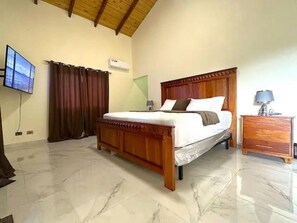 5 bedrooms, travel cot, WiFi, bed sheets - Spacious 5-bedroom villa in marvelous Jarabacoa with AC, WiFi (Jarabacoa)