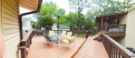 屋外ダイニングエリア