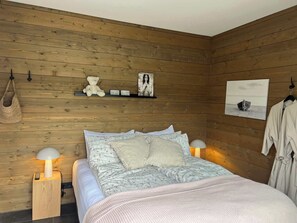 2 bedrooms, hypo-allergenic bedding, free cribs/infant beds, free WiFi