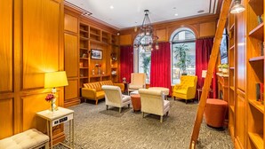 Interior - Charming Two-Bedroom Apartment in Historic Mansfield Residence (New York)