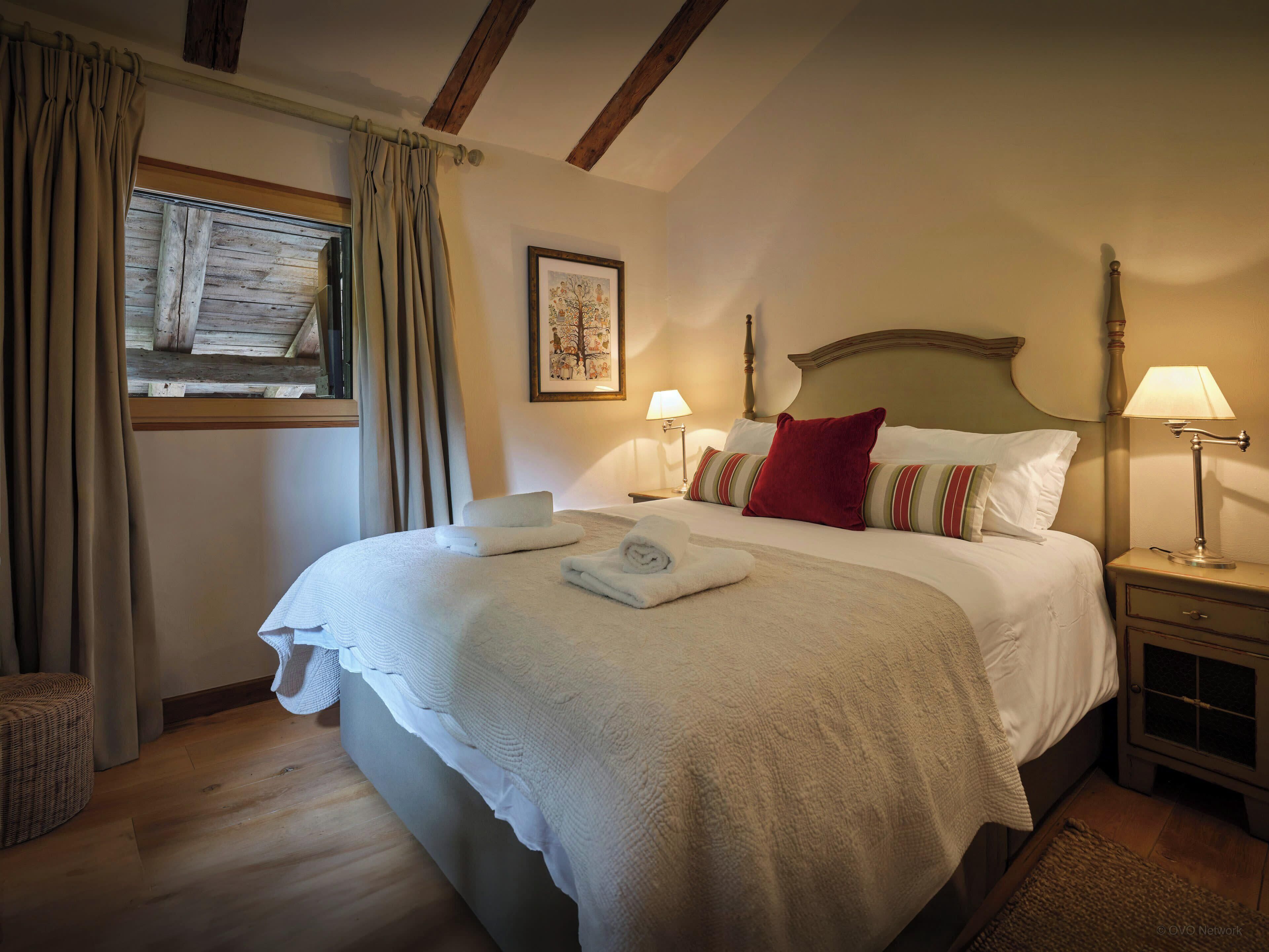 6 bedrooms, iron/ironing board, WiFi, bed sheets