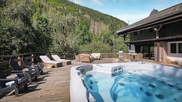 Bain à remous extérieur