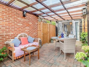 Outdoor dining - The Pleasant Pheasant Mews (Ellingham, near Bungay)