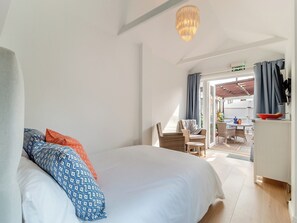 1 bedroom, free WiFi, bed sheets - The Pleasant Pheasant Mews (Ellingham, near Bungay)