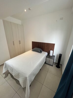 4 bedrooms, desk, iron/ironing board, WiFi