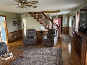 Interior - Spacious 4-bedroom and 2-bath house with HVAC and Wi-Fi in Tompkinsville, KY.  (Tompkinsville)