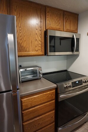 Private kitchen - 3-bedroom townhome in charming Ogden Enjoy skiing, hiking, art scene & nightlife (Ogden)