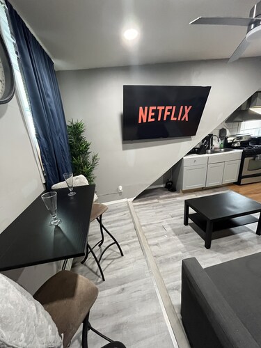 Cozy 2 Bed Room Apartment near Airport