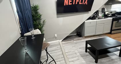 Cozy 2 Bed Room Apartment near Airport