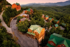 Exterior - Epic View~Sleep24~85" Theater~VRStudio~Prime Loc (pigeon forge)