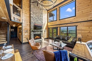 Smart TV, fireplace, video games, table football - Epic View~Sleep24~85" Theater~VRStudio~Prime Loc (pigeon forge)