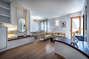 TV - YiD Morgagni charme apartment (Firenze)