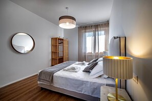 3 chambres, fer et planche à repasser, lit parapluie, Wi-Fi gratuit