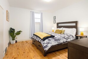 2 chambres, bureau, fer et planche à repasser, lit parapluie