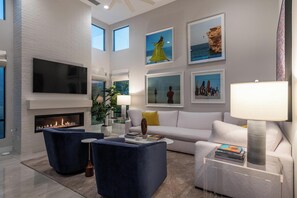 Smart TV, fireplace, stereo