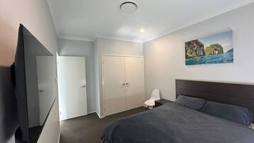 4 quartos, ferros/tábuas de passar roupa, Wi-Fi, roupa de cama