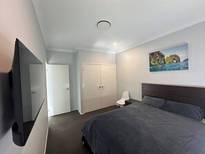 4 quartos, ferros/tábuas de passar roupa, Wi-Fi, roupa de cama