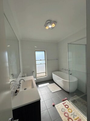 Shower, hair dryer, towels, soap - Marulan Rural Getaway - Work Yard (Marulan)