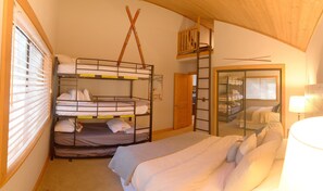 2 slaapkamers, een strijkplank/strijkijzer, reisbedje, gratis wifi