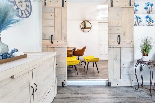 Chic 1-bedroom with AC and WiFi in awesome Los Angeles