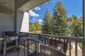 Condo, 2 Bedrooms, Mountain View, Mountainside | Balcony