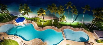 Luxury Beachfront Condo- Ocean Views +Pool +Beach Access