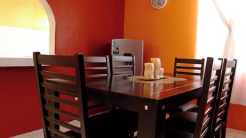 Casa básica, patio | Cocina privada