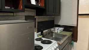 Coffee/tea maker, fridge, microwave, oven - Temple Hosp 2nd floor (Philadelphia)