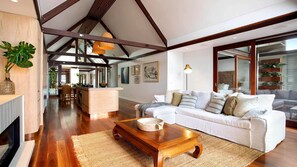 TV, peis og stereoanlegg