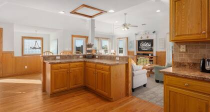 Beachnuts Too: Pet Friendly, Oceanside, Private Pool and Hot Tub
