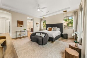 5 Schlafzimmer, Schreibtisch, Bügeleisen/Bügelbrett, Reisekinderbett