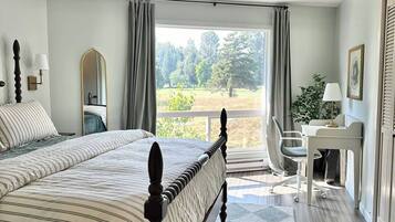 2 bedrooms, desk, iron/ironing board, travel cot