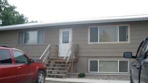 Unclassified image, 4 of 6, button - 2-bedroom apartment in Underwood. Great monthly rates. 30 Day Minimum. (Underwood)