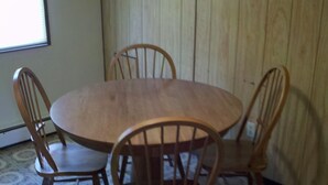 Unclassified image, 3 of 6, button - 2-bedroom apartment in Underwood. Great monthly rates. 30 Day Minimum. (Underwood)