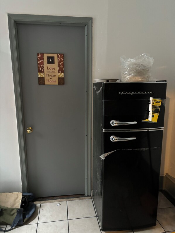 Interior - Temple Hosp 2ndFl Rear Catio (Philadelphia)